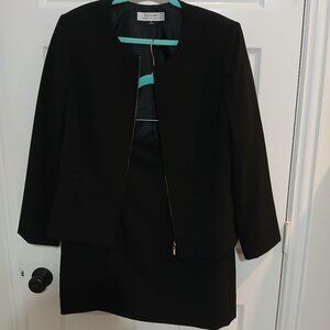 Tahari Black 2 Piece Skirt Suit - Size 16